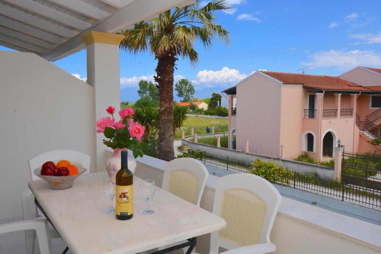 Dolphin Apt & Studios -Next To The Beach Roda  Bagian luar foto