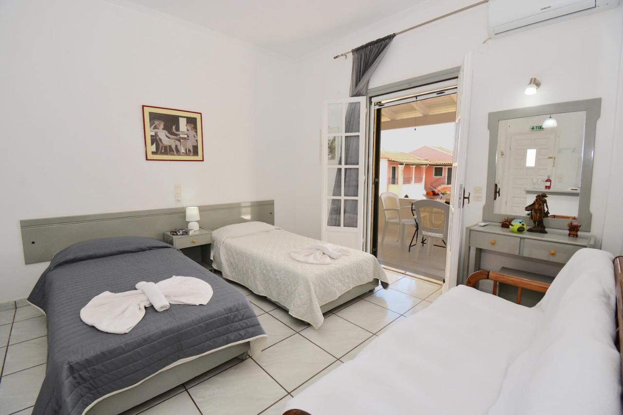 Dolphin Apt & Studios -Next To The Beach Roda  Bagian luar foto