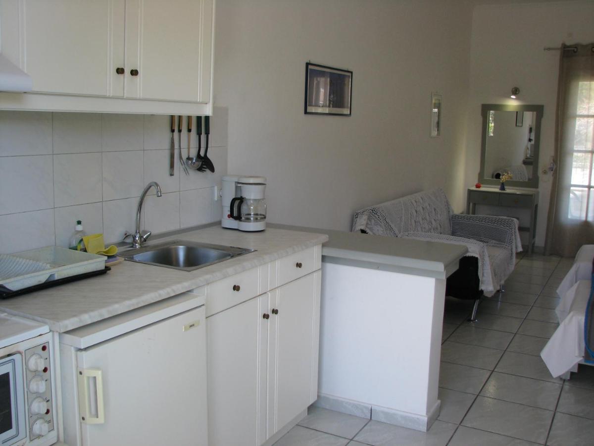 Dolphin Apt & Studios -Next To The Beach Roda  Bagian luar foto
