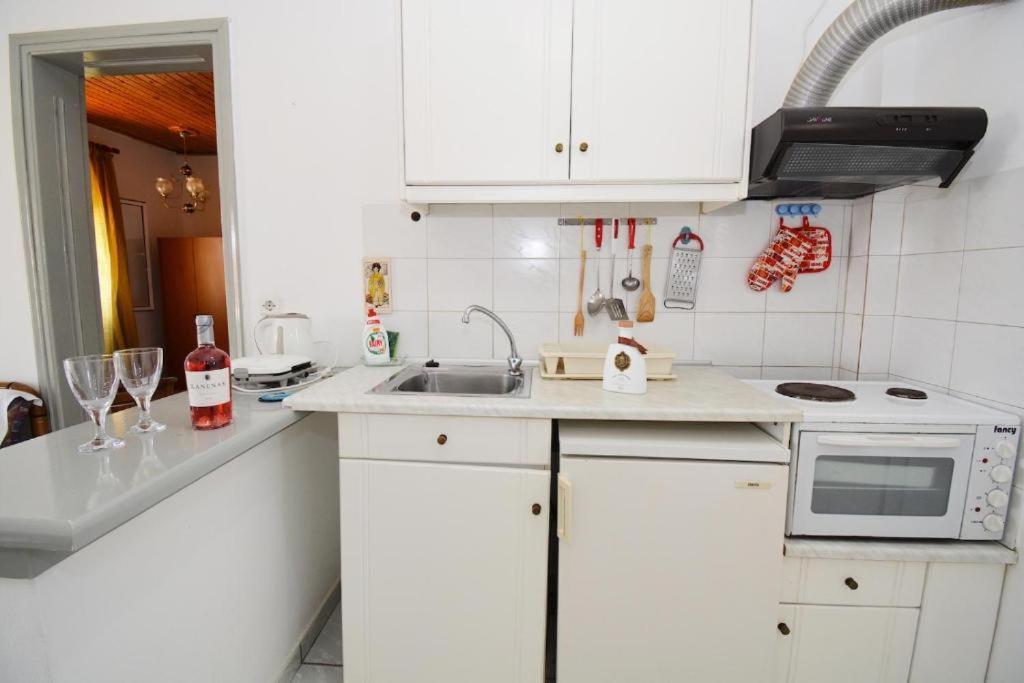 Dolphin Apt & Studios -Next To The Beach Roda  Bagian luar foto