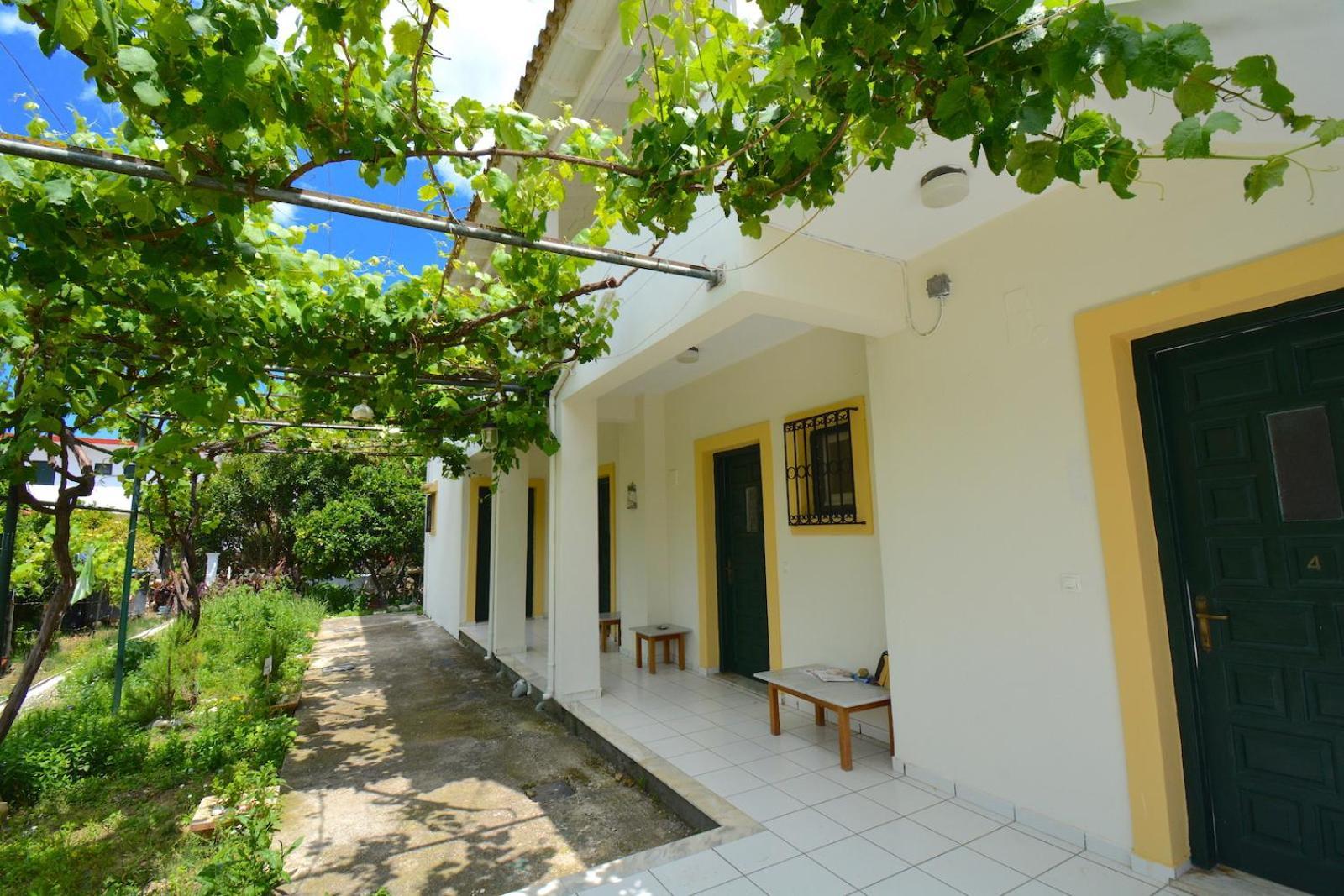 Dolphin Apt & Studios -Next To The Beach Roda  Bagian luar foto