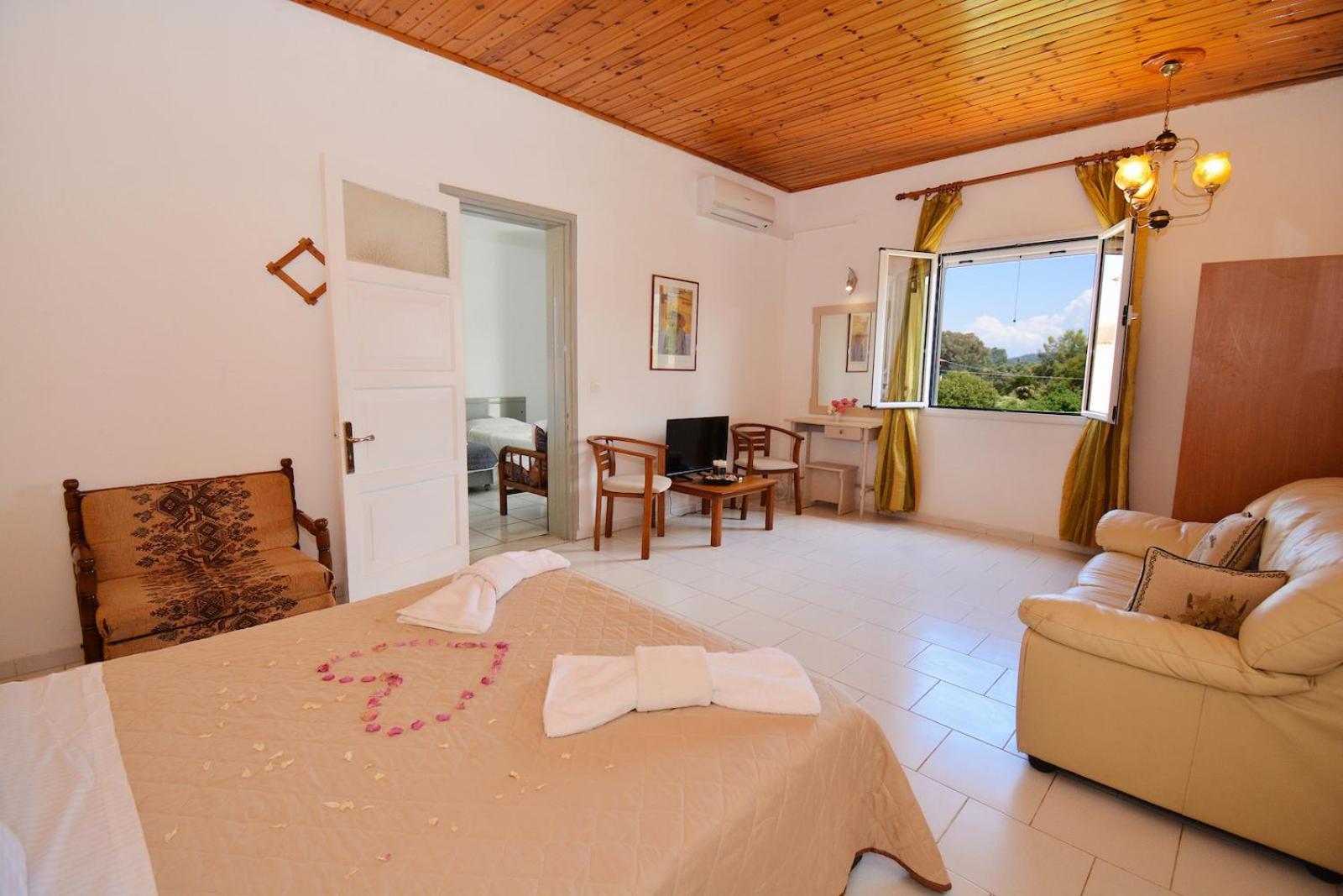 Dolphin Apt & Studios -Next To The Beach Roda  Bagian luar foto