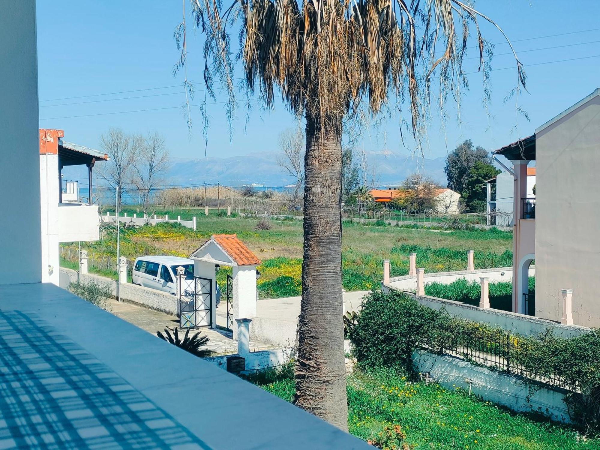 Dolphin Apt & Studios -Next To The Beach Roda  Bagian luar foto