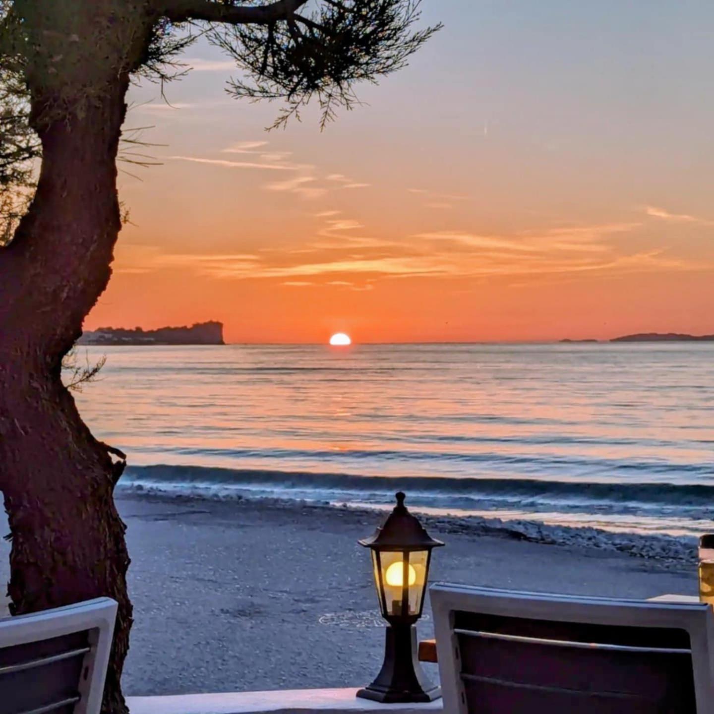 Dolphin Apt & Studios -Next To The Beach Roda  Bagian luar foto