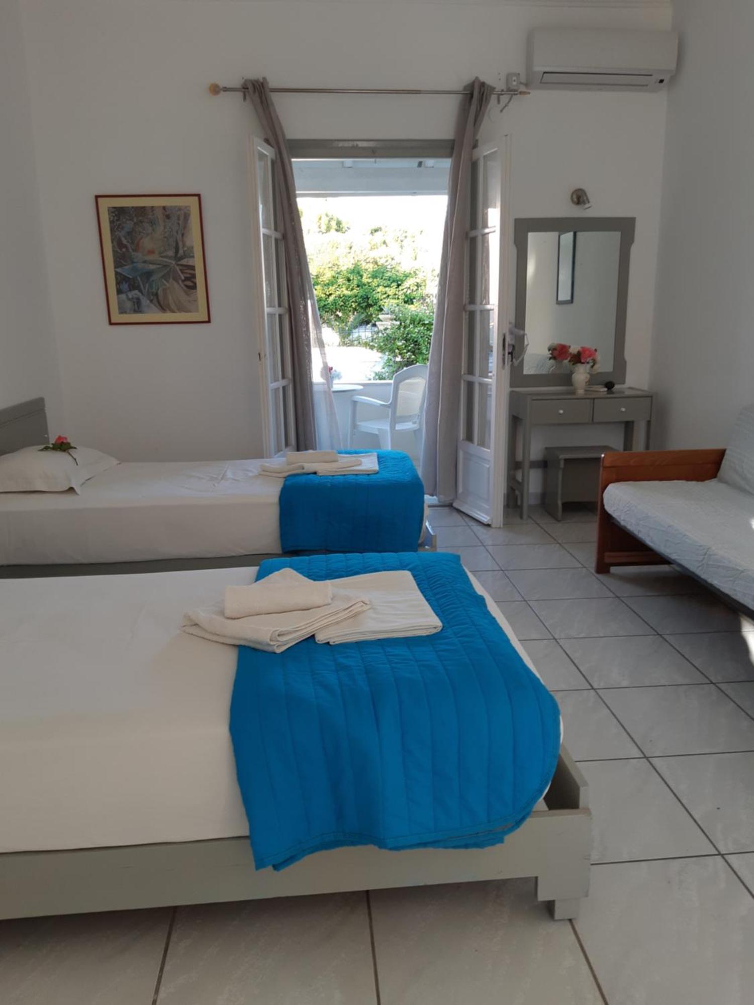 Dolphin Apt & Studios -Next To The Beach Roda  Bagian luar foto