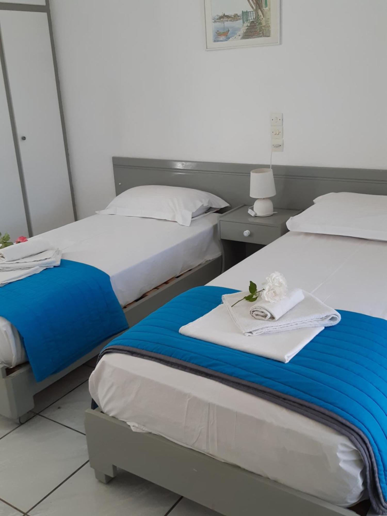 Dolphin Apt & Studios -Next To The Beach Roda  Bagian luar foto