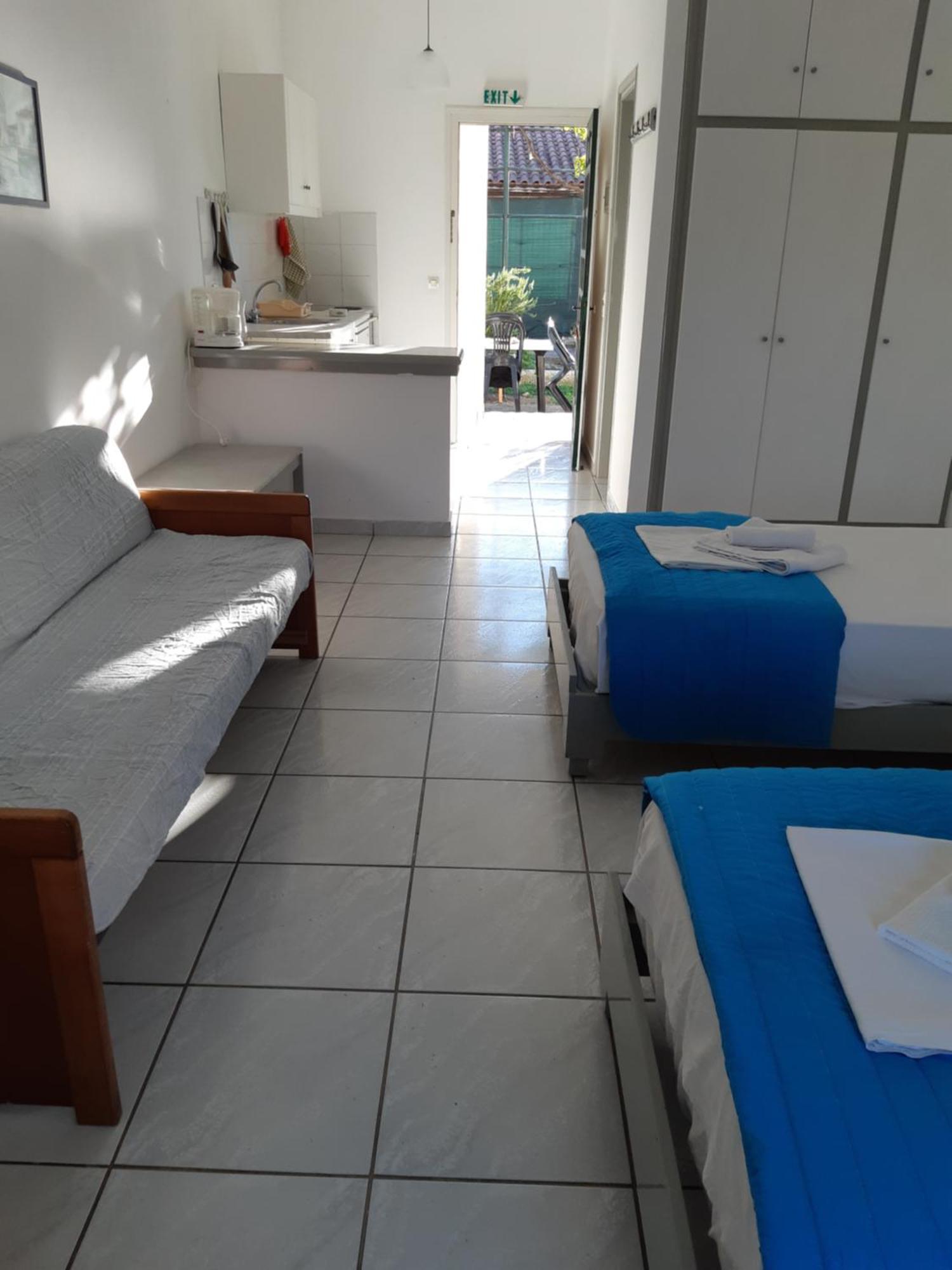 Dolphin Apt & Studios -Next To The Beach Roda  Bagian luar foto